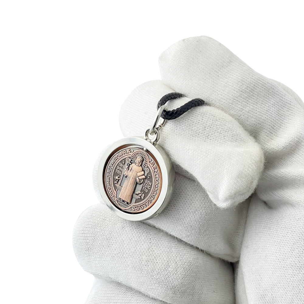 Jewelry & Watches Spółka Z Ograniczoną Odpowiedzialnością - Nouveau collier médaille Saint Benoît, pendentif