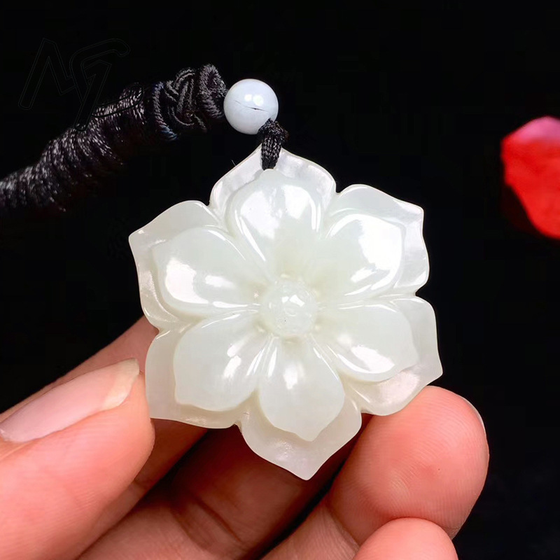 Jewelry & Watches Spółka Z Ograniczoną Odpowiedzialnością - Pendentif fleur Pentagonal en Jade blanc