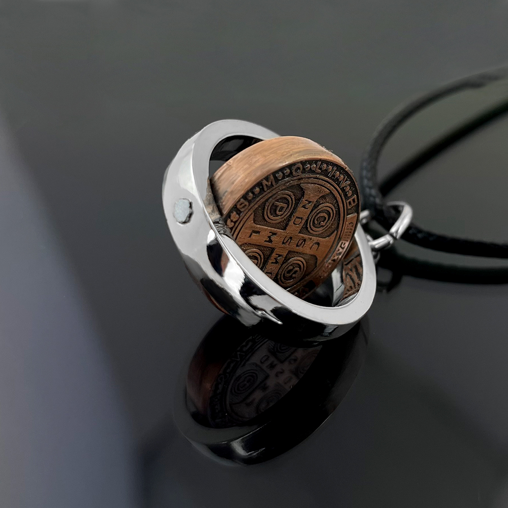 Nouveau collier médaille Saint - Jewelry & Watches Spółka Z Ograniczoną Odpowiedzialnością avis et prix
